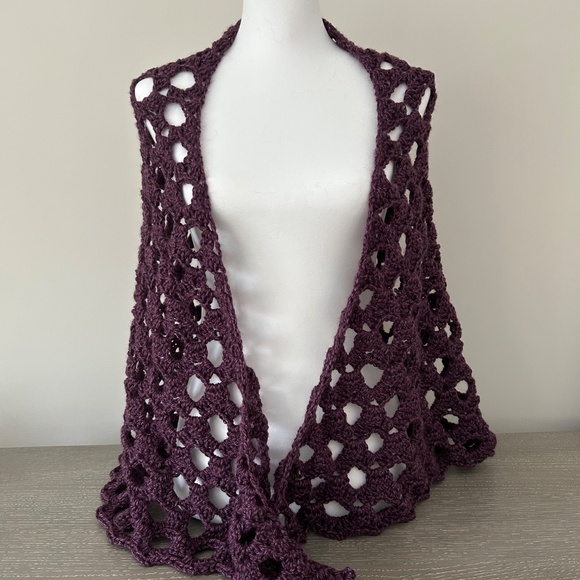 Handmade crochet shawl - plum color - Picture 2 of 4